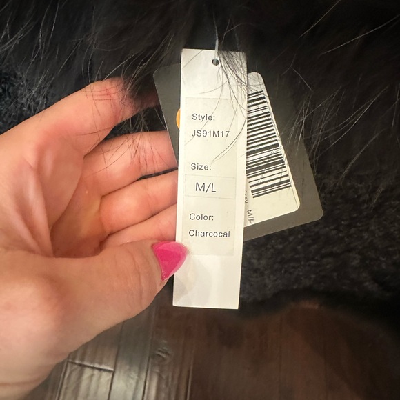 Real cashmere sweater. Never worn. - Picture 2 of 5